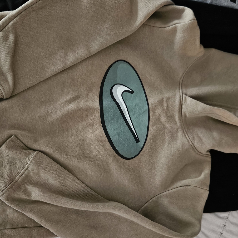 Nike Sweatshirt and Joggers Set - Picture 4 of 6